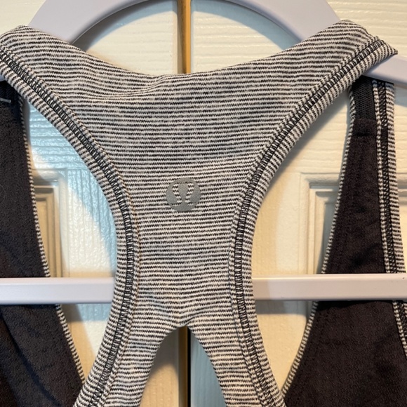 Lululemon size 6 racerback top - Picture 5 of 6